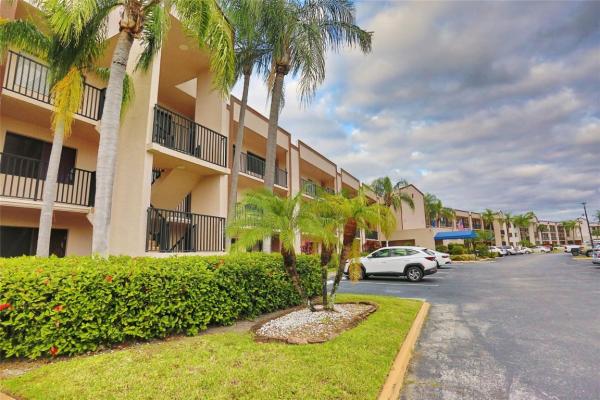 Belfort, 9773 N Belfort Cir #202, Tamarac, Florida 33321, image 2