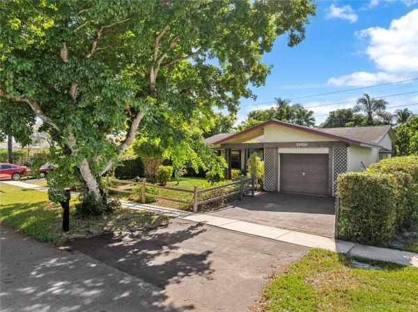 Bonaventure Lakes, 16852 SW 5th Way, Weston, Florida 33326, image 1