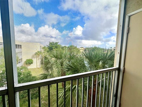 Cypress Chase North, 3161 NW 47th Ter #412, Lauderdale Lakes, Florida 33319, image 2