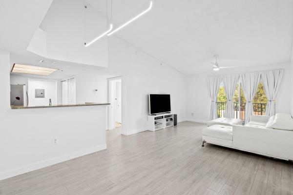 Evergreen Lakes, 5055 Wiles Rd #307, Coconut Creek, Florida 33073, image 1