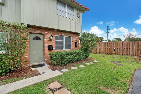 Manor Grove Village, 48 NE 20th Ct #10C, Wilton Manors, Florida 33305, image 2