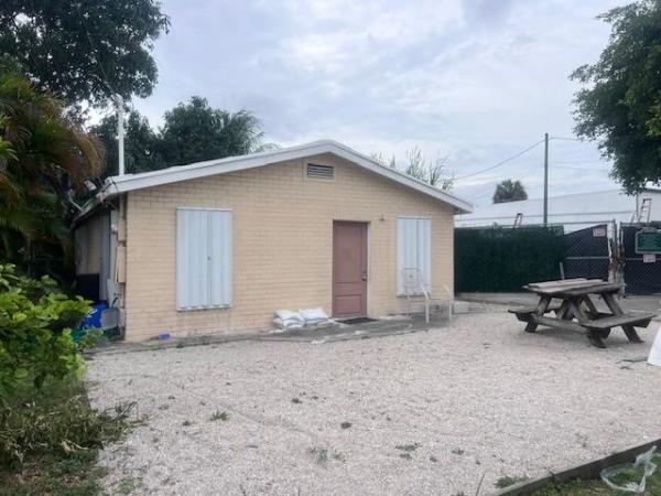 Floranada Center, 520 NE 43rd St, Oakland Park, Florida 33334, image 1