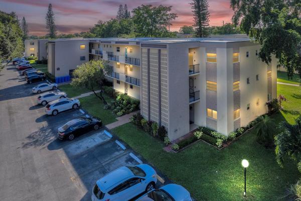 Berkley House Of Carriage Hills, 100 Ashbury Rd #211, Hollywood, Florida 33024, image 1