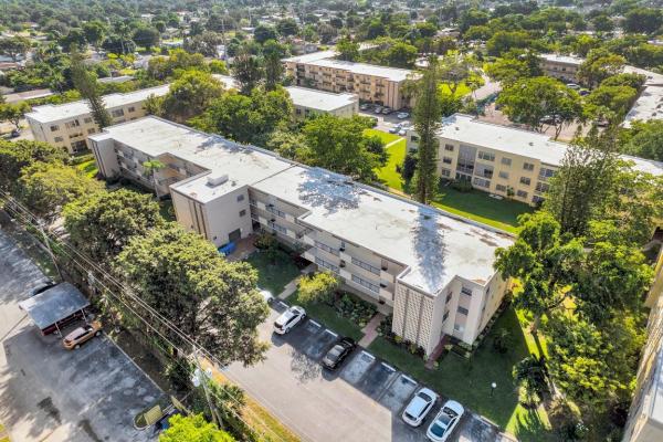 Berkley House Of Carriage Hills, 100 Ashbury Rd #211, Hollywood, Florida 33024, image 3