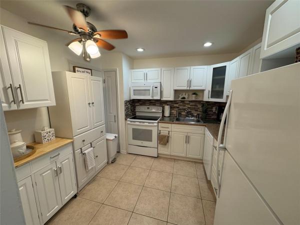 Castle Gardens, 4881 NW 22nd St #15A, Lauderhill, Florida 33313, image 3