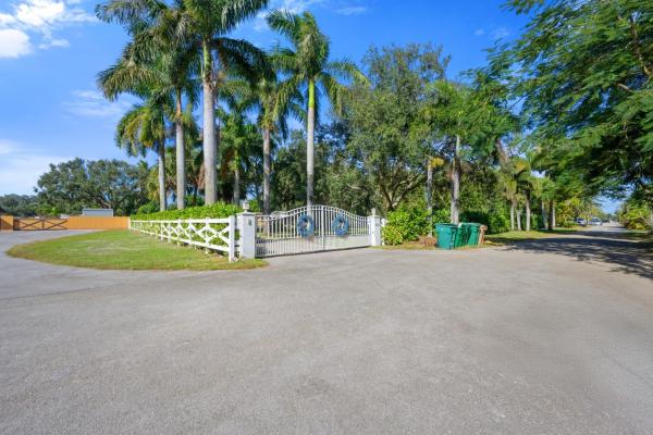 Everglades Land Sales, 4001 SW 73rd Ave, Davie, Florida 33314, image 1