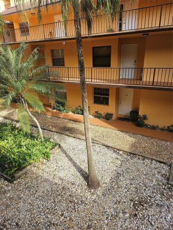 Lago West, 400 Commodore Dr #105, Plantation, Florida 33325, image 2