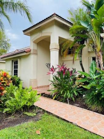 Verona Lake, 745 Lake Blvd, Weston, Florida 33326, image 1