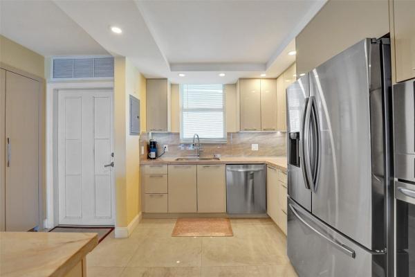 Royal Mariner, 3100 NE 49th St #1103, Lauderdale By The Sea, Florida 33308, image 2