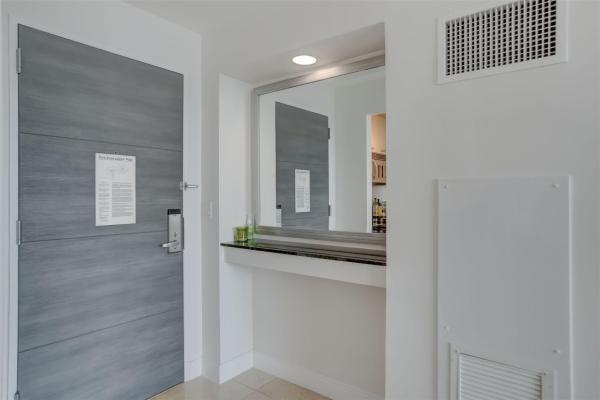 Gallery One, 2670 E Sunrise Blvd #322, Fort Lauderdale, Florida 33304, image 1