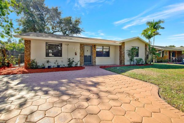 Linwood Gardens, 6444 Pershing St, Hollywood, Florida 33024, image 1