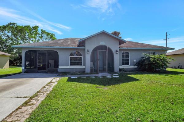 Kinzie Court, 2836 Indian St, Fort Myers, Florida 33916, image 1