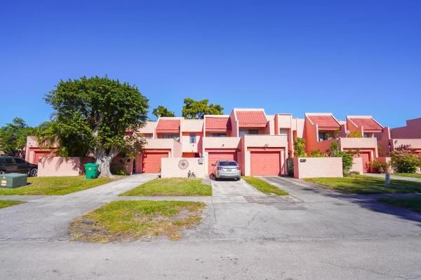Wimbledon Townhouse, 5717 NW 16th St #20, Fort Lauderdale, Florida 33313, image 1