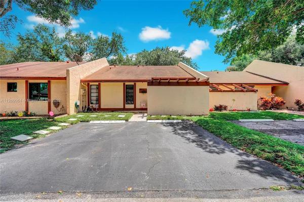 East Lakes Townhomes, 9820 NW 15th Ct #9820, Pembroke Pines, Florida 33024, image 1