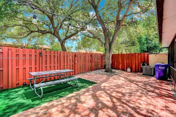 East Lakes Townhomes, 9820 NW 15th Ct, Pembroke Pines, Florida 33024, image 2