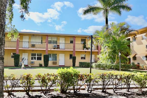 Suburbanite Square, 3700 Harrison St #5A, Hollywood, Florida 33021, image 1