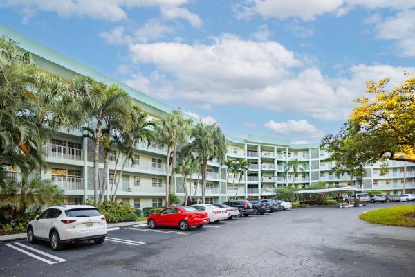Cypress Grove At Palm-Aire, 806 Cypress Grove Ln #108, Pompano Beach, Florida 33069, image 1
