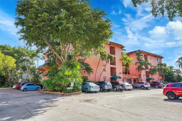 Tennis Club McLoughlin, 640 Tennis Club Dr #112, Fort Lauderdale, Florida 33311, image 1
