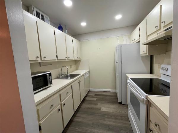 Kingsley At Century Village, 750 SW 133rd Ter #212C, Pembroke Pines, Florida 33027, image 1