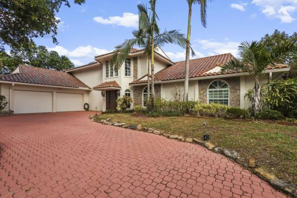 Presidential Estates, 3232 Embassy Dr, West Palm Beach, Florida 33401, image 1