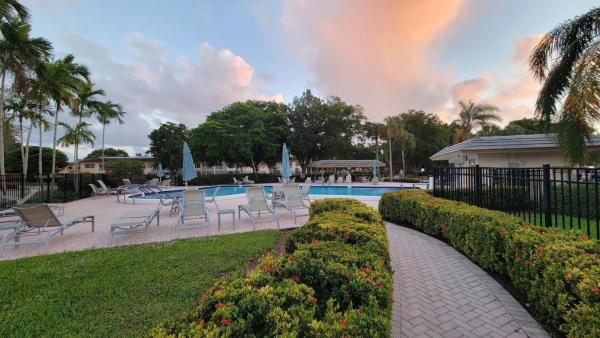 Martinique Village, 4401 Martinique Ct #D4, Coconut Creek, Florida 33066, image 1