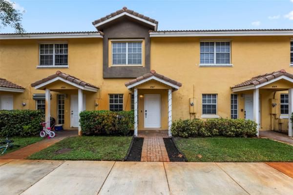 Sienna Club, 4367 NW 69th Ter #4367, Fort Lauderdale, Florida 33319, image 1