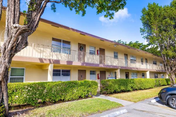 Oriole Gardens 3, 7360 NW 1st St #205, Margate, Florida 33063, image 1
