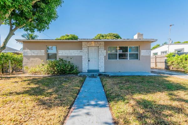 Whispering Palms, 1217 S D St, Lake Worth Beach, Florida 33460, image 1