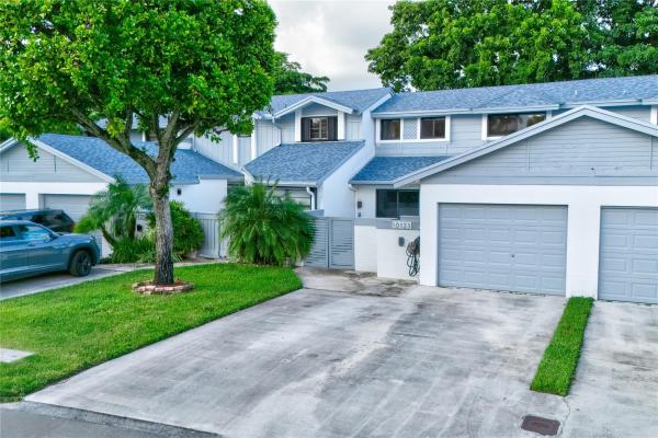 The Townhomes Of Doral Oaks, 10123 NW 52nd Ter, Doral, Florida 33178, image 1