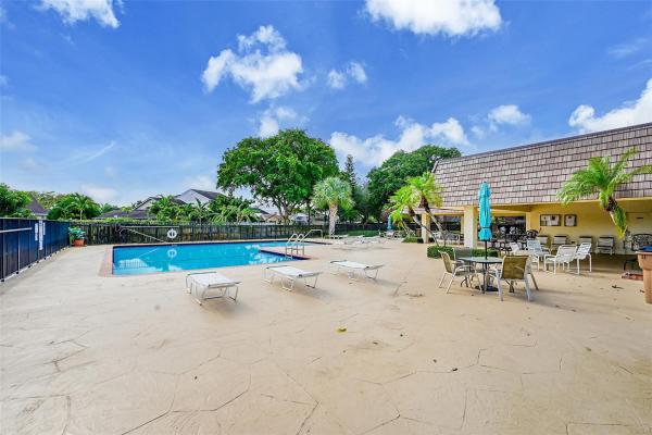 Waterford Courtyards South, 2444 SW 15th St, Deerfield Beach, Florida 33442, image 1