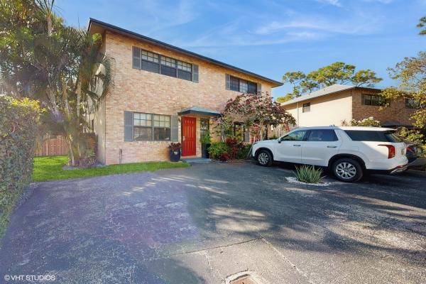 Wilton Pines Townhomes, 2113 NE 11th Ave #2113, Wilton Manors, Florida 33305, image 1