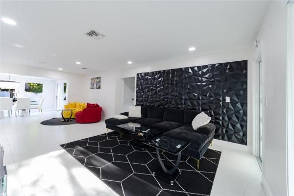 Boulevard Heights, 131 NW 72nd Way, Pembroke Pines, Florida 33024, image 2