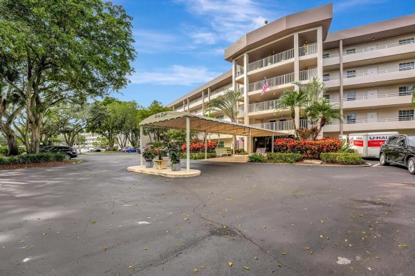 Oaks Lane At Palm-Aire, 545 Oaks Ln #201, Pompano Beach, Florida 33069, image 1