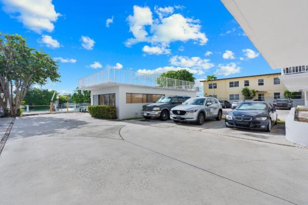 Normandy Shores Yacht & Country Club, 130 S Shore Dr #4A, Miami Beach, Florida 33141, image 1