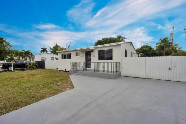 Sunny Isles Inland, 1720 NW 179th St, Miami Gardens, Florida 33056, image 1