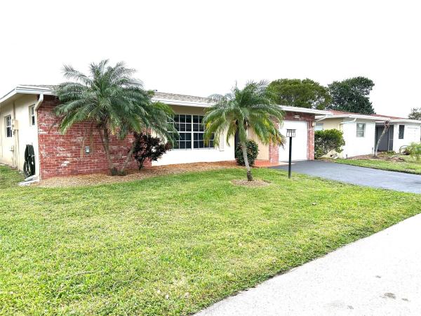 Crystal Lake Golf Villas, 1140 NW 49th St, Deerfield Beach, Florida 33064, image 1