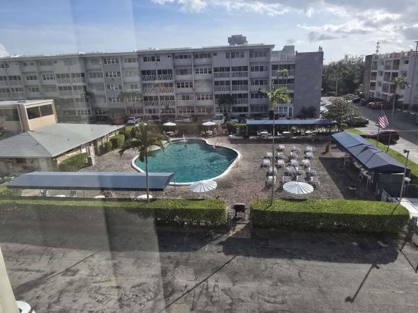 Gulfstream Garden, 330 SE 2nd St #404E, Hallandale Beach, Florida 33009, image 1