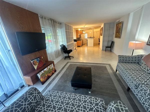 Coach House East & West, 2301 NE 14th Street Cswy #101W, Pompano Beach, Florida 33062, image 1