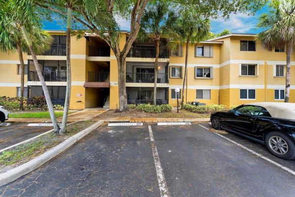 Oakland Forest Club, 3083 N Oakland Forest Dr #202, Oakland Park, Florida 33309, image 1