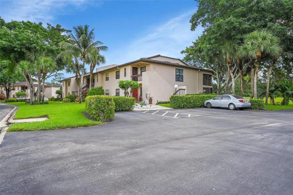 The Pines Of Boca Lago, 9270 Vista Del Lago, Boca Raton, Florida 33428, image 2