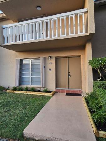 Heritage Square, 9400 SW 170th St #204, Palmetto Bay, Florida 33157, image 1