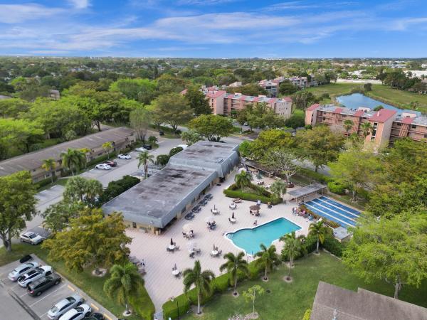 Oriole Gardens 3, 7390 NW 1st St #208, Margate, Florida 33063, image 1