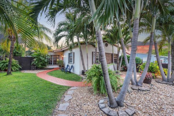 Gulfstream Estates, 818 NE 3rd St, Hallandale Beach, Florida 33009, image 1