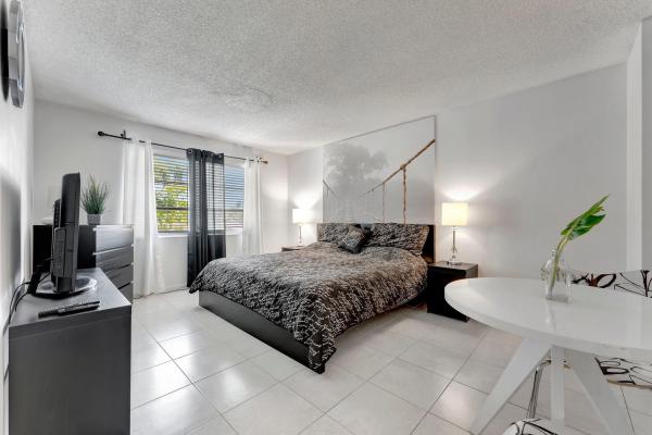 Lauderdale Oaks, 2950 NW 46th Ave #211C, Lauderdale Lakes, Florida 33313, image 1