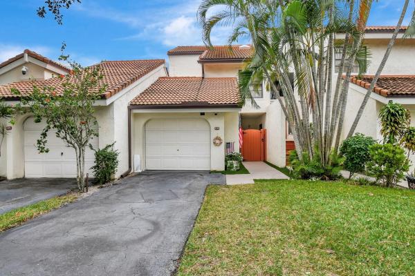 Vista Del Lago, 1800 Embassy Dr #105, West Palm Beach, Florida 33401, image 1