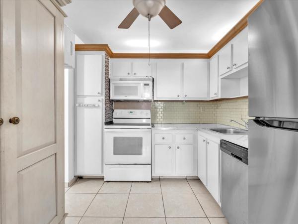 Watergate, 2761 Taft St #311, Hollywood, Florida 33020, image 2