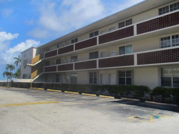 North Bay White House, 1780 79th Street Cswy #C110, North Bay Village, Florida 33141, image 1