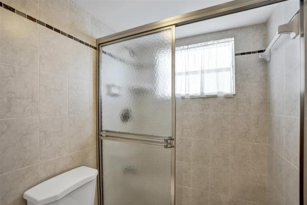 Garnet, 4270 NW 40th St #211, Lauderdale Lakes, Florida 33319, image 2