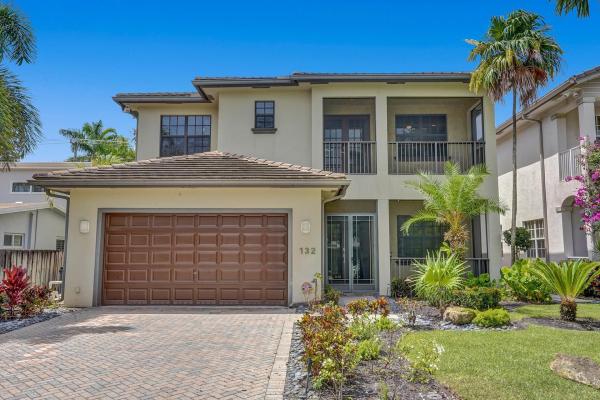 Petite, 132 NE 21st Ct, Wilton Manors, Florida 33305, image 1