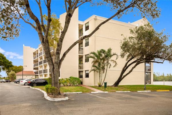 Lake Emerald, 118 Lake Emerald Dr #110, Oakland Park, Florida 33319, image 1